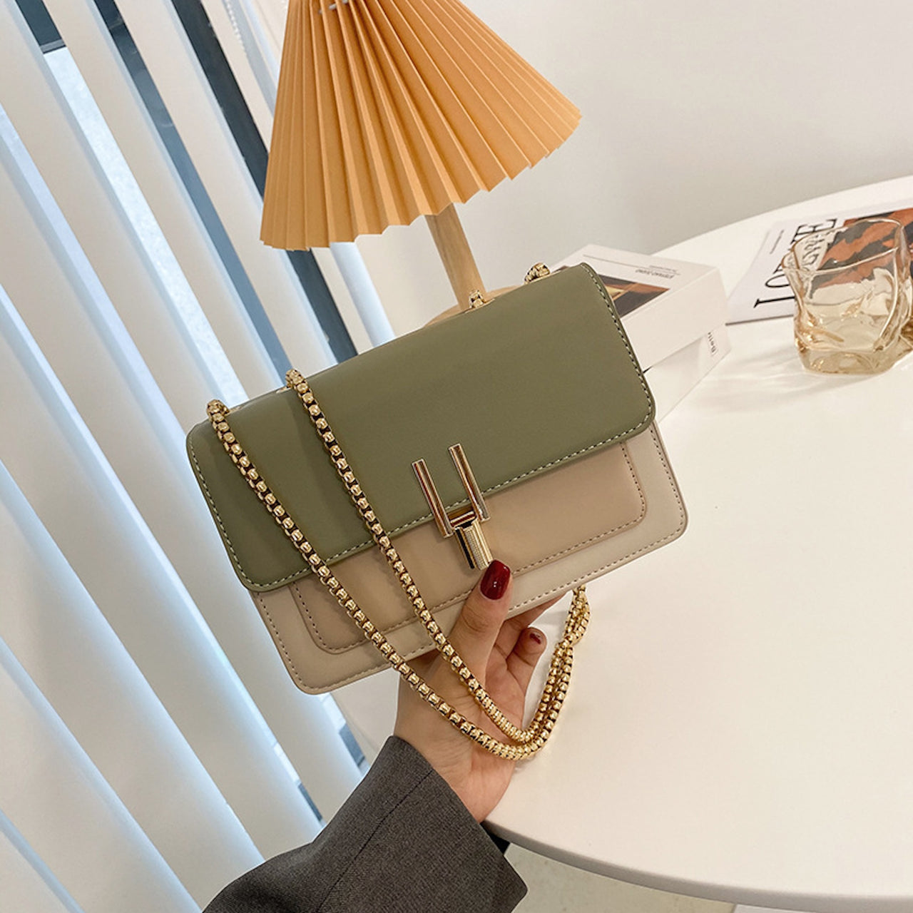 Mori Contrast Chain Crossbody Bag – Elegant Day-to-Night Shoulder Purse
