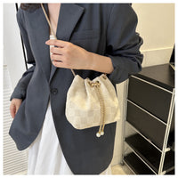 Woven Pearl Chain Bucket Bag – Elegant Lightweight Summer Purse