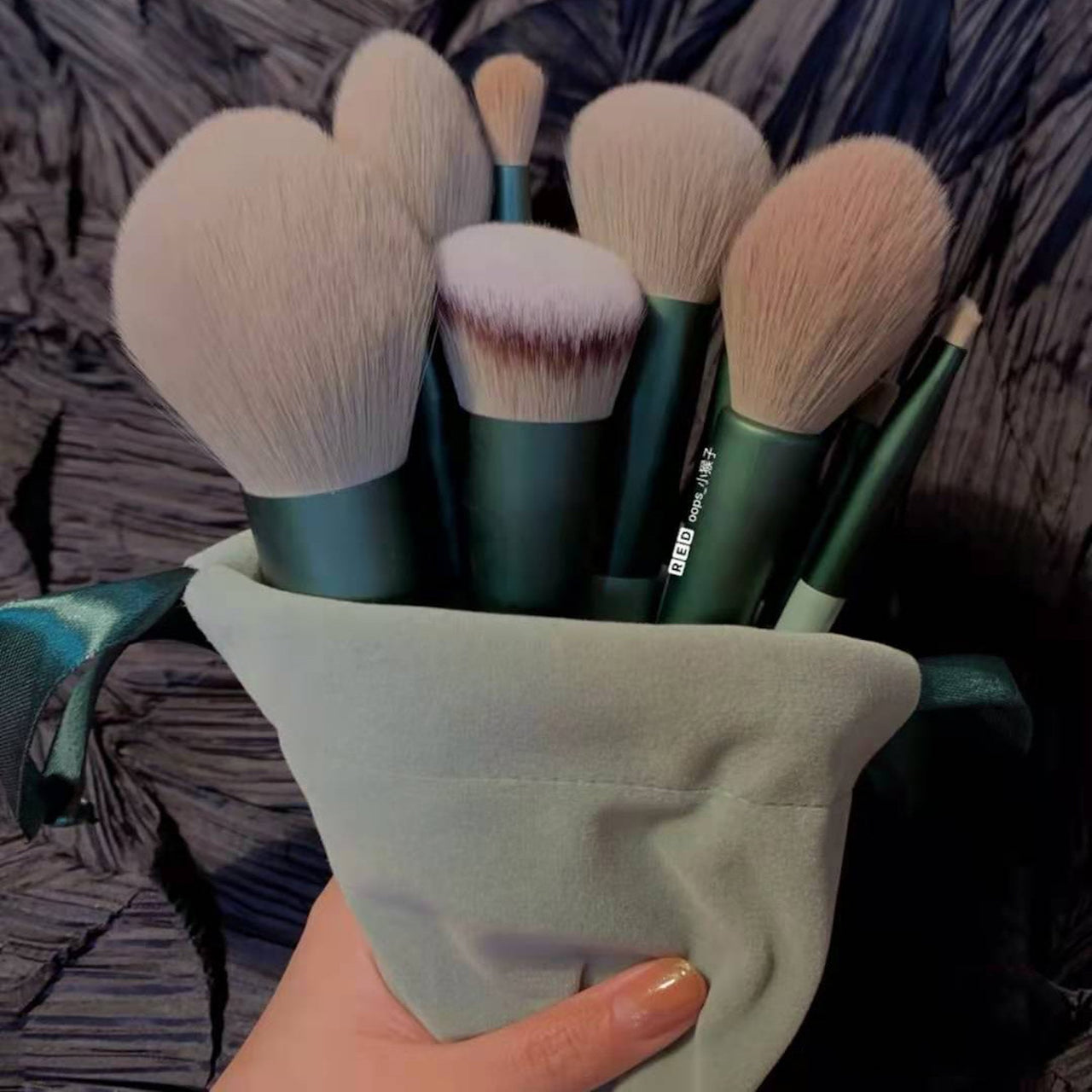 13-Piece Makeup Brush Set – Ultra-Soft Cruelty-Free Brushes with Travel Bag