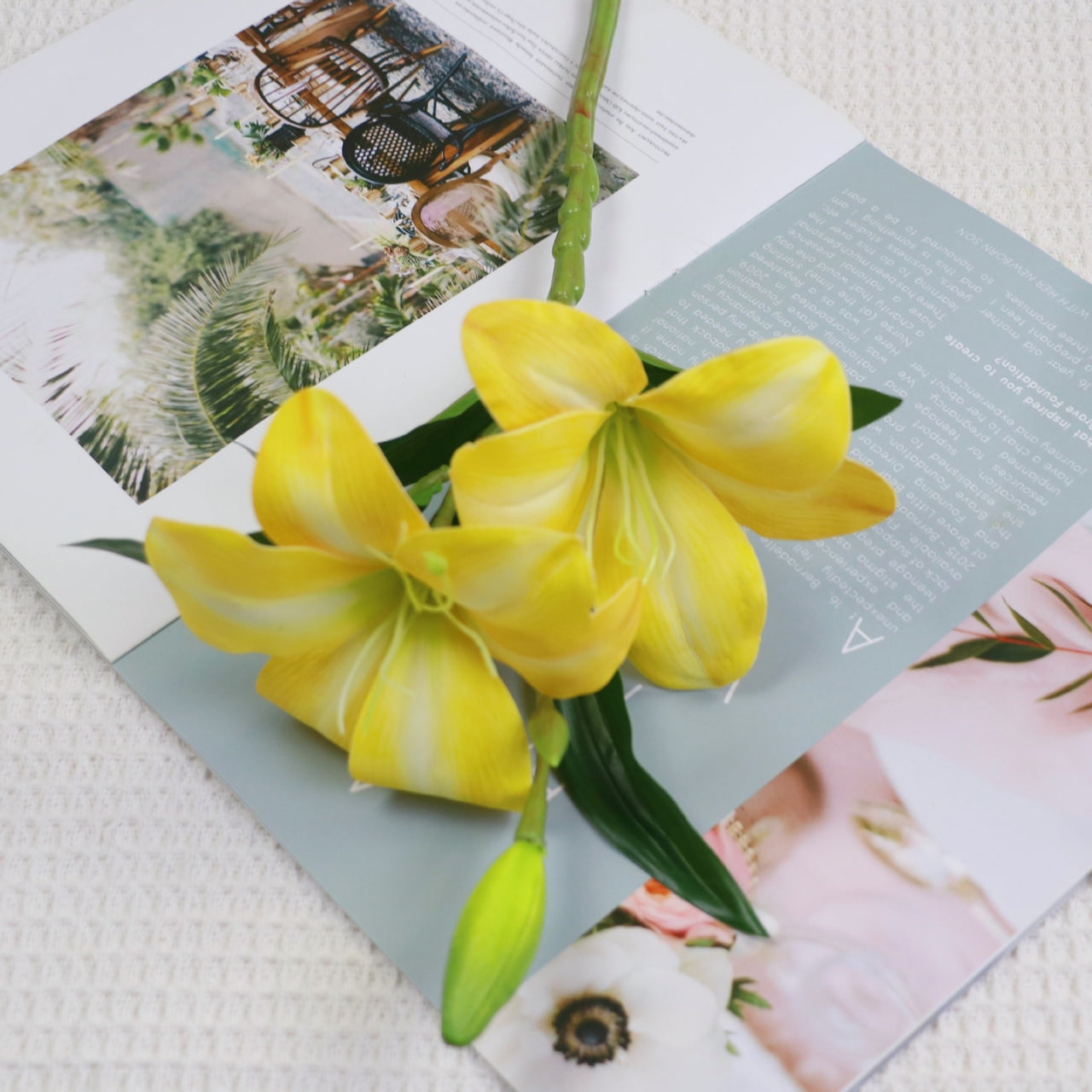 Dopamine Ripple Vase with Real-Touch Lily Flowers