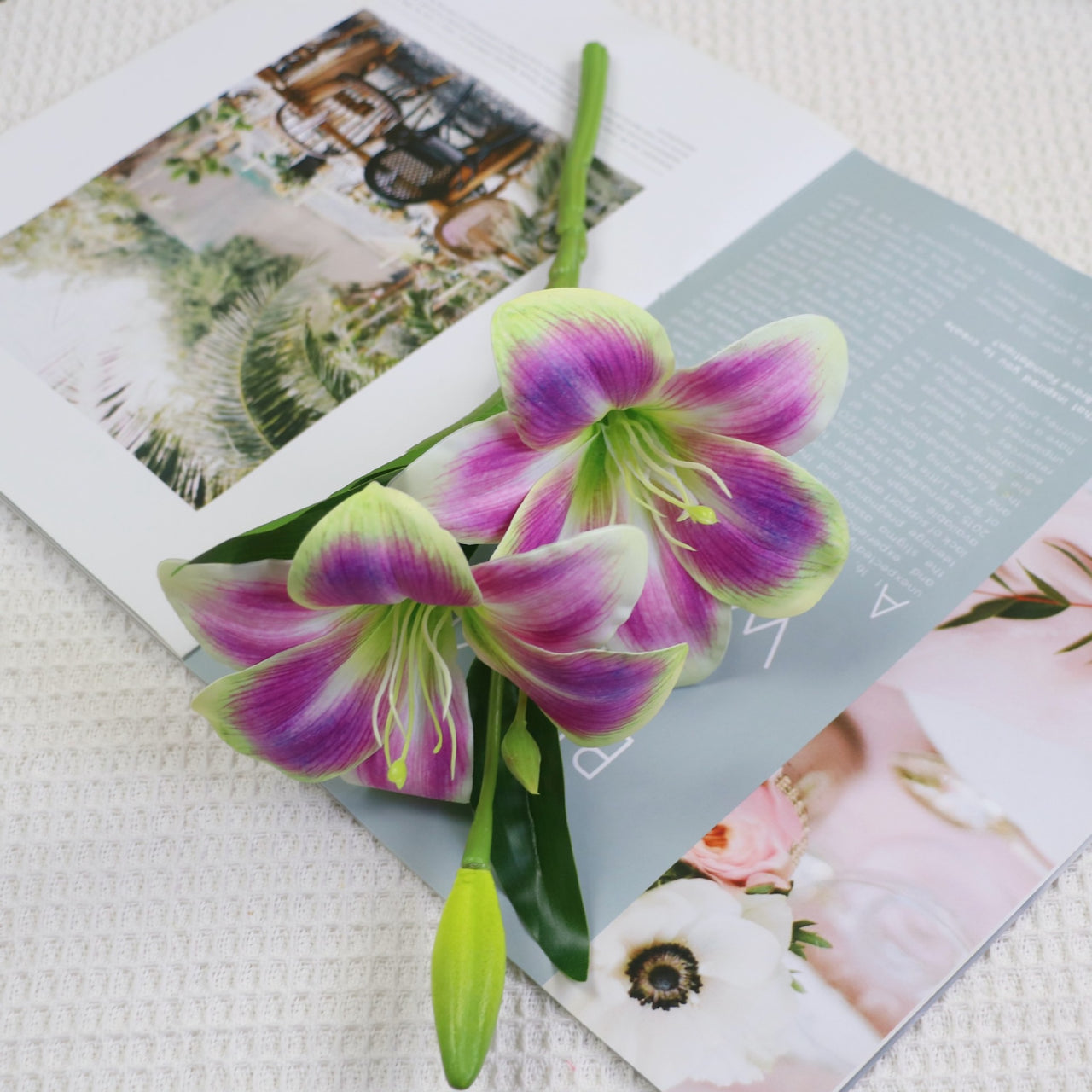 Dopamine Ripple Vase with Real-Touch Lily Flowers