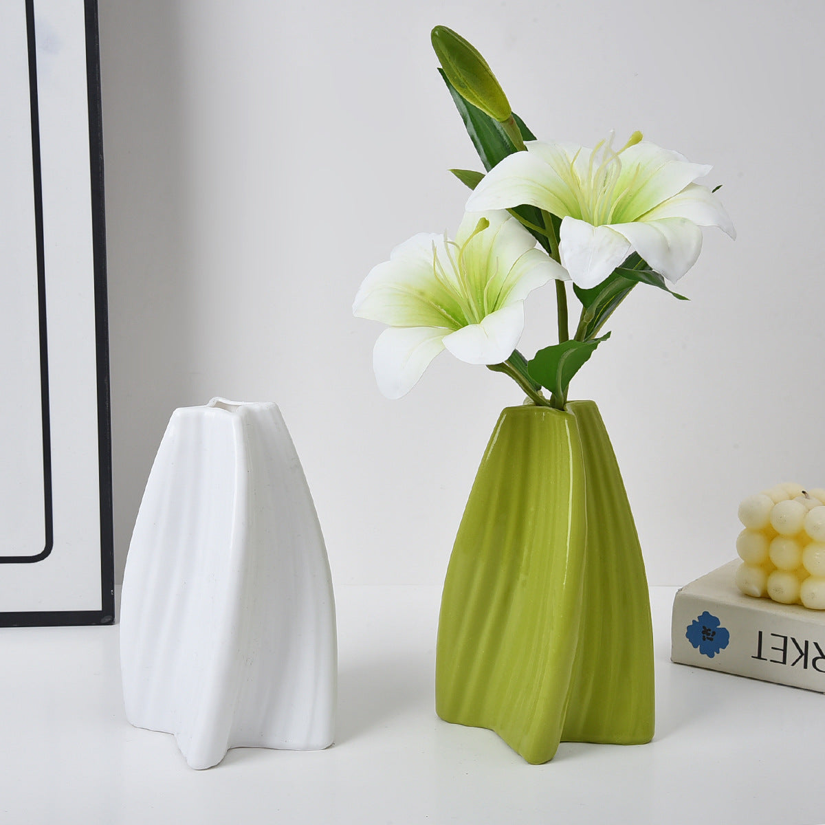 Dopamine Ripple Vase with Real-Touch Lily Flowers